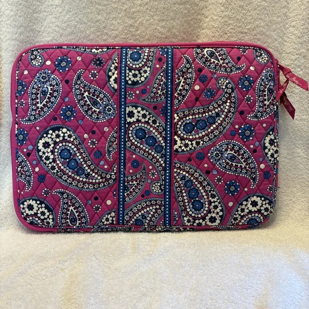 Vera Bradley Boysenberry Pink Paisley Quilted Carrying Case Sleeve 17” Laptop